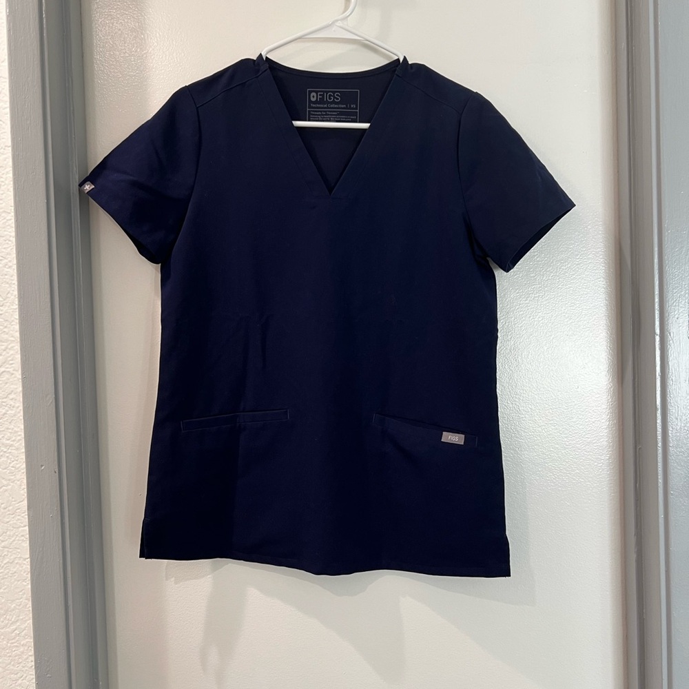 Figs Navy Casma 3-Pocket Scrub Top